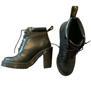 Dr. Martens Women's Averil Fashion Boot, Black Sendal, 7